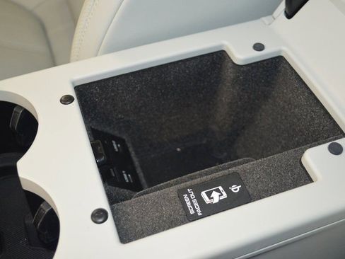 Certified 2025 Porsche Macan image 32