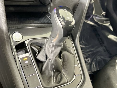 Used 2023 Volkswagen Tiguan SE image 16