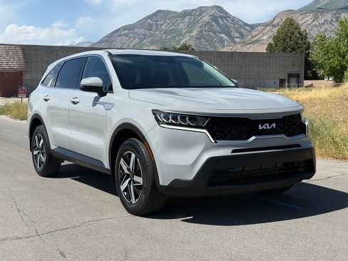 Used 2022 Kia Sorento LX AWD/4WD image 1