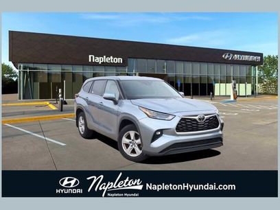 Used 2022 Toyota Highlander LE
