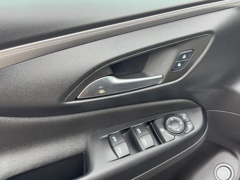 Certified 2025 Buick Envista Sport Touring FWD image 17