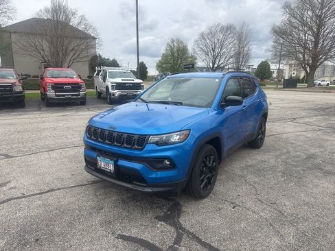Used 2025 Jeep Compass Latitude w/ Altitude Special Edition image 1