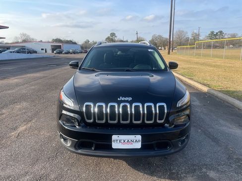 Used 2018 Jeep Cherokee Latitude Plus image 3
