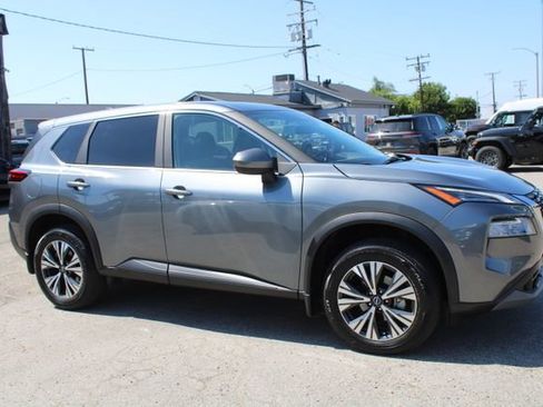 Used 2023 Nissan Rogue SV FWD image 3