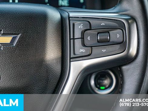 Used 2024 Chevrolet Suburban Premier RWD image 32