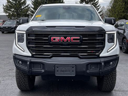 Used 2025 GMC Sierra 1500 AT4X image 9