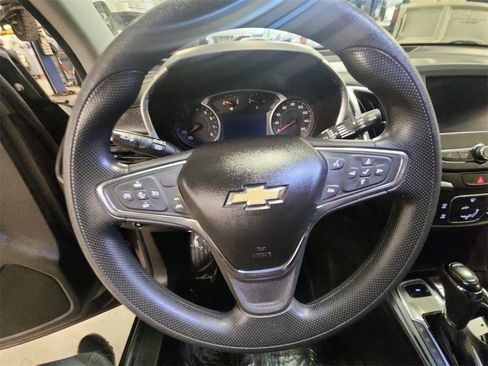 Used 2020 Chevrolet Equinox LT w/ LPO, Floor Liner Package image 15