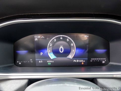 Used 2025 Volkswagen Taos SE image 14