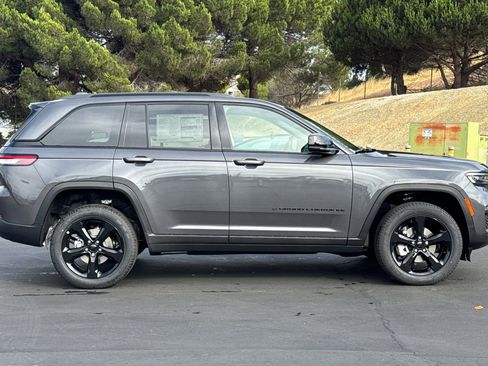 New 2025 Jeep Grand Cherokee Limited w/ Black Appearance Package image 3