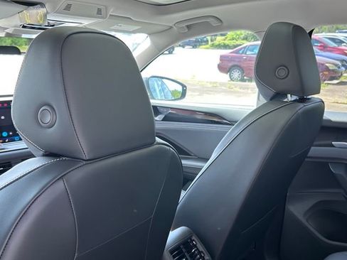 New 2026 Volkswagen Tiguan SE FWD image 20