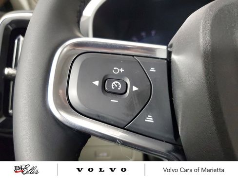 Used 2025 Volvo XC40 B5 Plus image 26