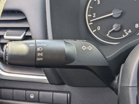 Used 2023 Nissan Rogue SV image 27