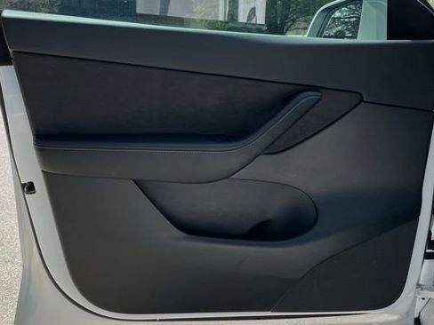 Used 2021 Tesla Model Y Performance image 13