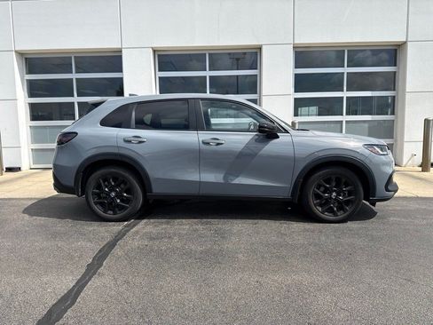Used 2023 Honda HR-V Sport image 3