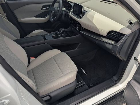 Certified 2023 Nissan Rogue SV FWD image 12
