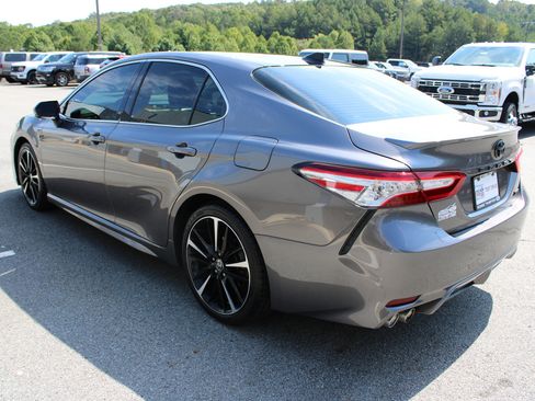Used 2020 Toyota Camry XSE image 5