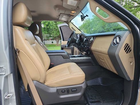Used 2011 Ford F250 Lariat w/ Lariat Interior Pkg image 38