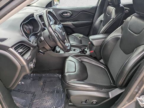 Used 2019 Jeep Cherokee Latitude Plus w/ Cold Weather Group AWD/4WD image 15