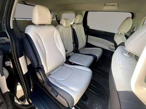 New 2026 Kia Carnival EX image 10