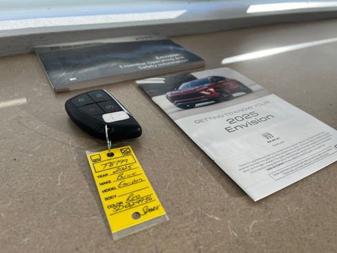 Certified 2025 Buick Envision Sport Touring image 17