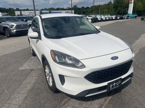 Used 2020 Ford Escape SE FWD image 1