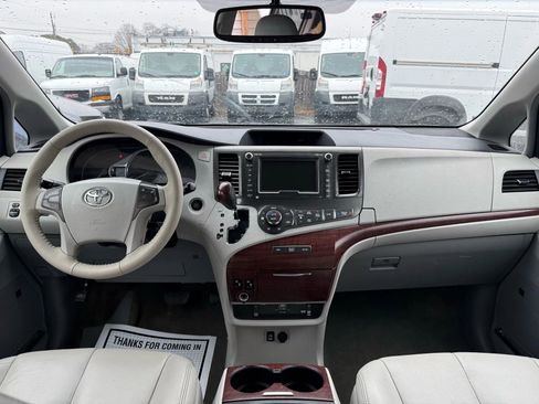 Used 2012 Toyota Sienna XLE w/ Premium Pkg image 92