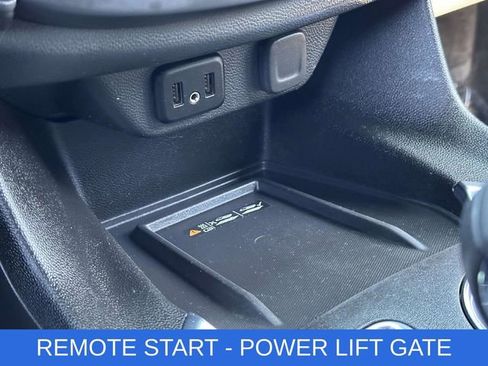 Used 2023 Chevrolet Traverse LT FWD image 7