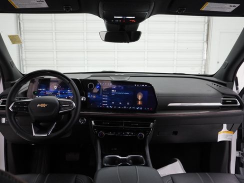 Used 2025 Chevrolet Traverse High Country image 41