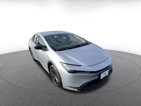 Used 2025 Toyota Prius LE image 3