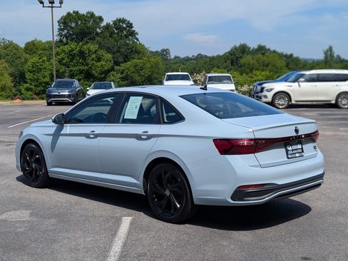 Used 2025 Volkswagen Jetta SE w/ Sunroof Package FWD image 7