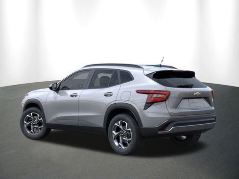 New 2026 Chevrolet Trax LT w/ Driver Confidence Package FWD image 4