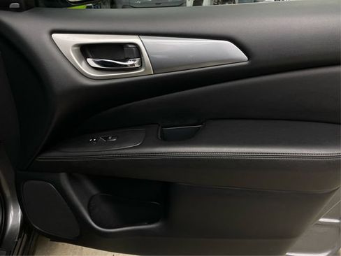 Used 2020 Nissan Pathfinder SL AWD/4WD image 25