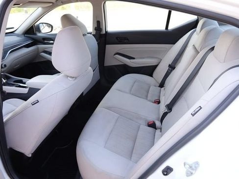 Used 2025 Nissan Altima 2.5 SV FWD image 9