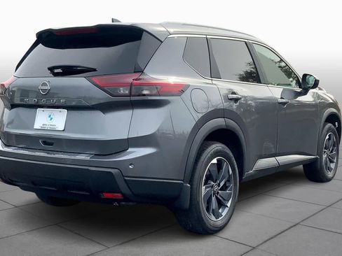 Used 2025 Nissan Rogue SV w/ SV Premium Package image 13