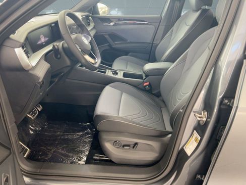 New 2026 Volkswagen Tiguan SE R-Line AWD/4WD image 5
