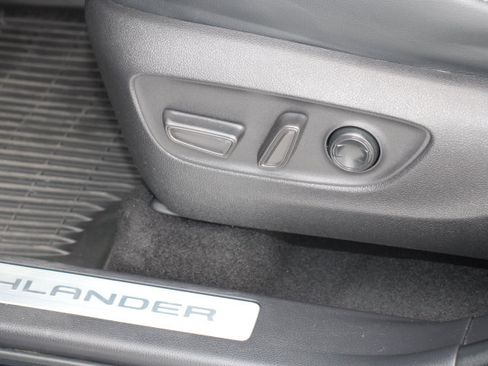 Certified 2022 Toyota Highlander Limited image 13