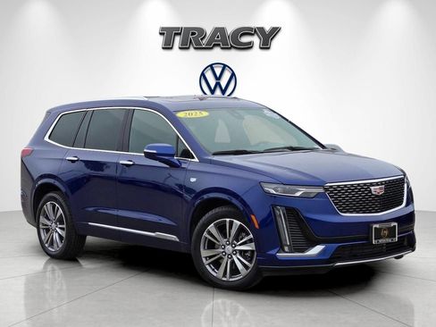 Used 2025 Cadillac XT6 Premium Luxury AWD/4WD image 2
