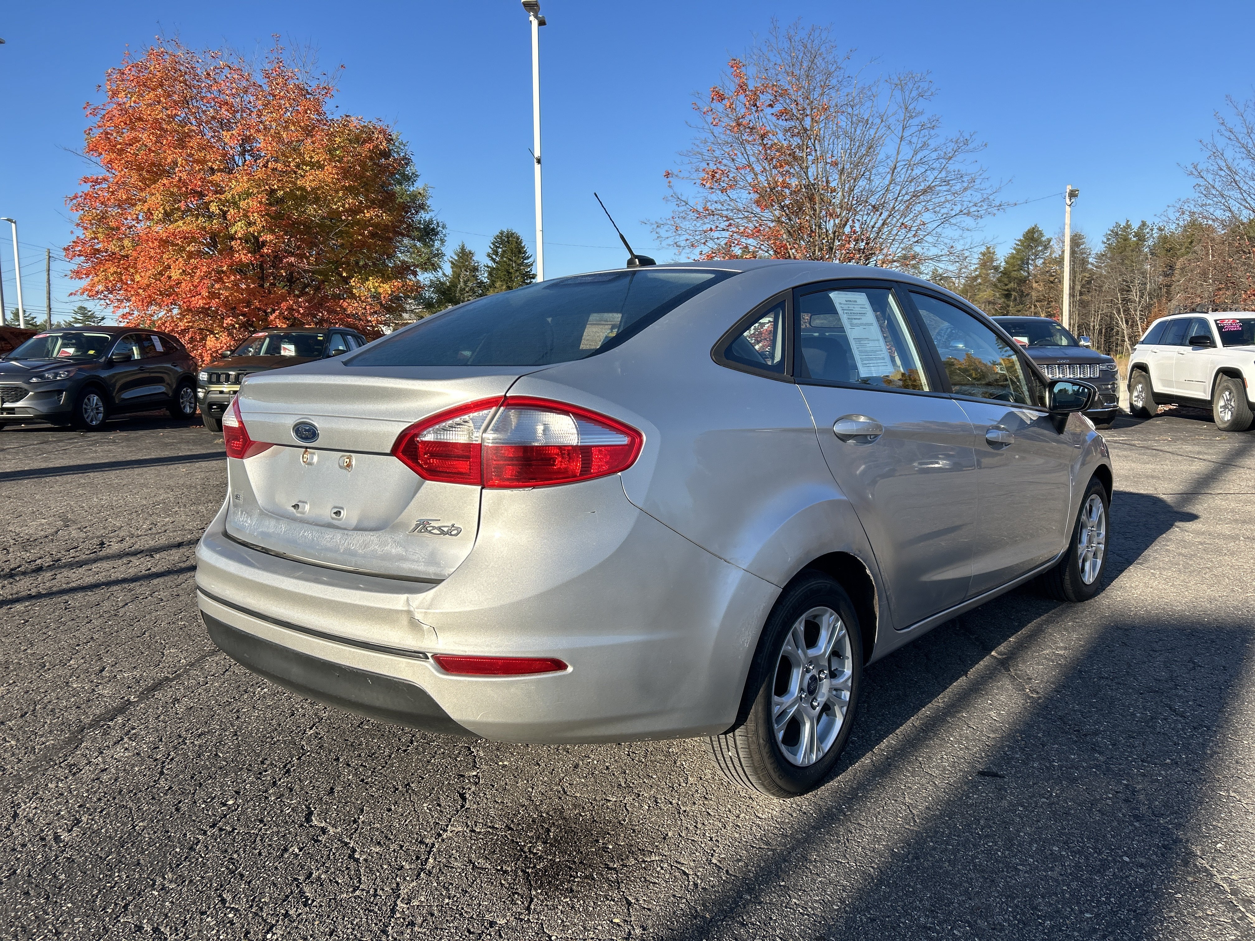 Used 2014 Ford Fiesta SE FWD image 3