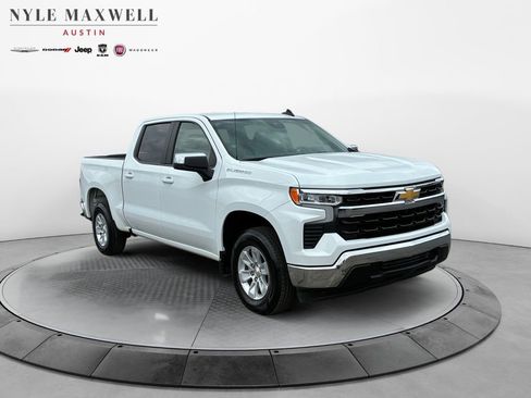 Used 2025 Chevrolet Silverado 1500 LT image 2