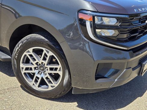 Used 2025 Ford Expedition Active AWD/4WD image 9