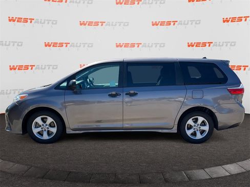 Used 2020 Toyota Sienna L w/ Carpet Mat Package image 2