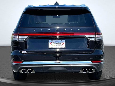 Used 2025 Lincoln Aviator AWD image 4