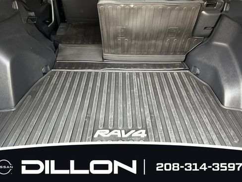 Used 2022 Toyota RAV4 LE AWD/4WD image 17
