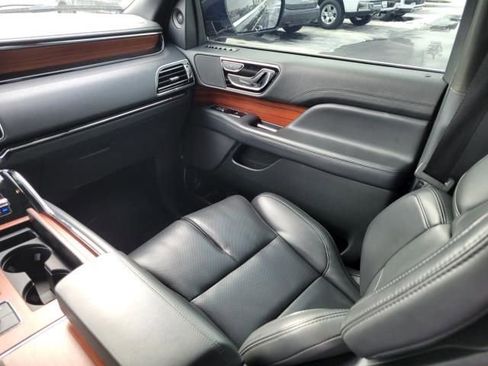Used 2024 Lincoln Navigator Premiere image 21