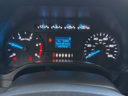 Used 2017 Ford F550 4x4 Crew Cab Super Duty w/ Power Equipment Group image 21