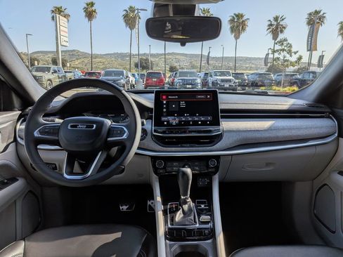 Used 2023 Jeep Compass Latitude image 13