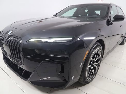 Used 2023 BMW 740i w/ Parking Assistance Package image 75