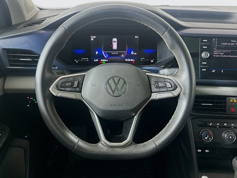 Used 2022 Volkswagen Taos SE w/ Panoramic Sunroof Package FWD image 18