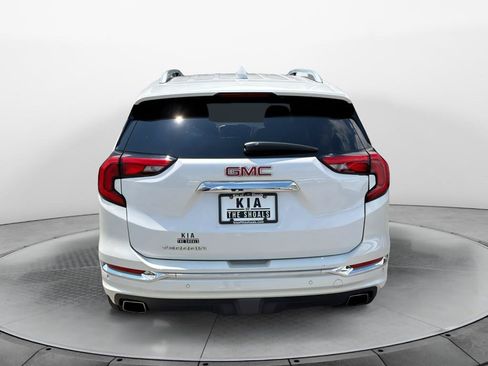 Used 2020 GMC Terrain Denali w/ Denali Premium Package FWD image 4