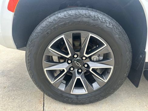 Used 2021 Chevrolet Tahoe Z71 w/ Z71 Off-Road Package AWD/4WD image 35